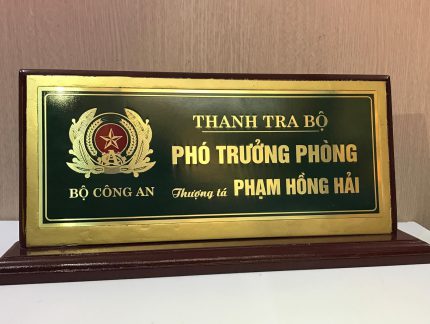 Biển chức danh đế gỗ